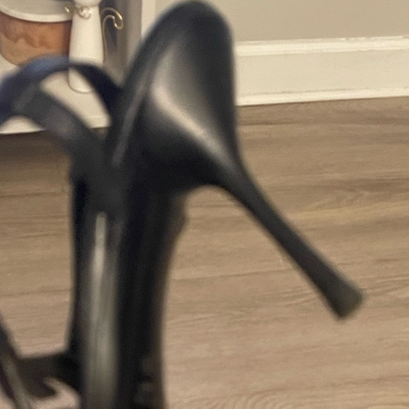 COPY - A beautiful Gucci heels/sandals, size is 12B - Picture 6 of 6